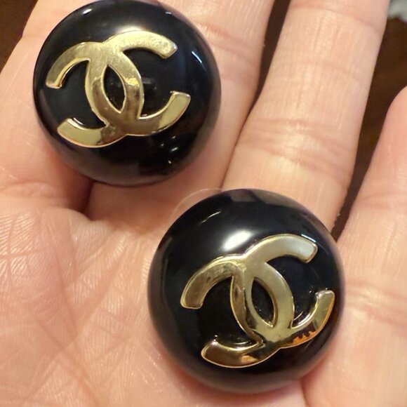 Authentic CHANEL Earrings Black Gold Made in France Authenticated Like New - Picture 8 of 9
